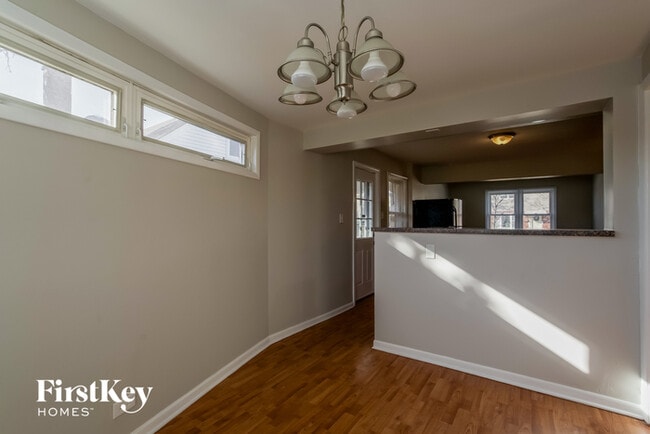 Building Photo - 4033 Gremley Ave