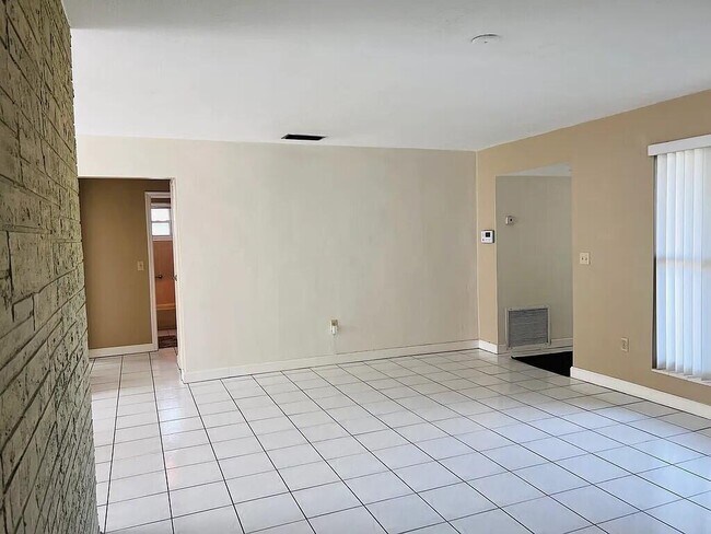 Building Photo - 8136 NW 21st Ct