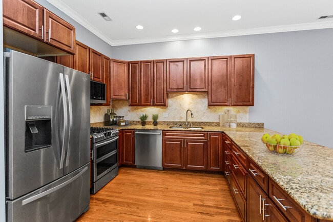 Building Photo - 3228 N Sheffield Ave