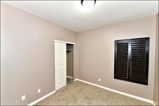 Building Photo - 3741 Loma Adriana