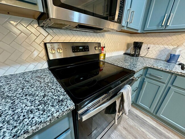 Building Photo - 301 Carmel Valley Way