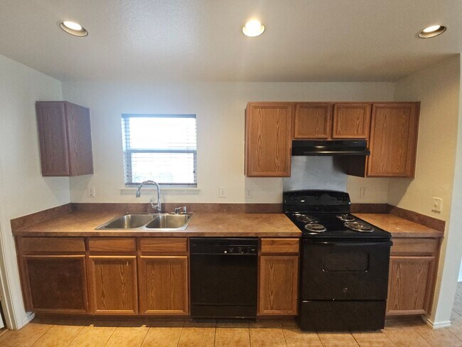 Building Photo - Beautiful 2 Story in Bedford Off Forest Ridge