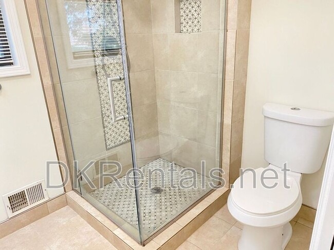 Building Photo - 2136 Clementine Dr