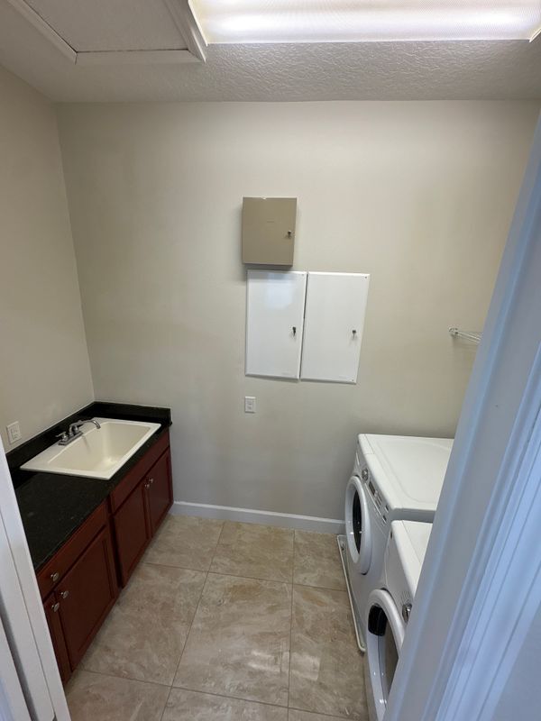 Building Photo - 13775 Benavente Ave