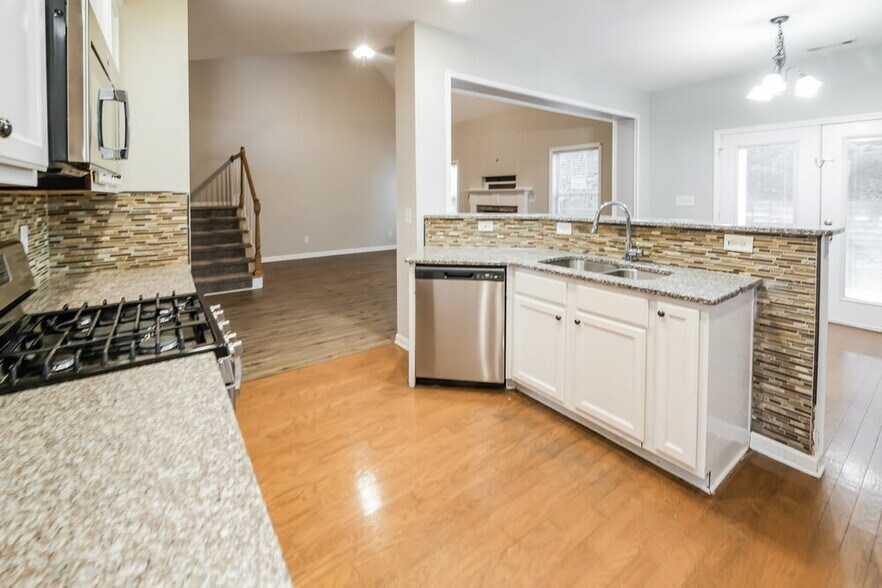 Building Photo - 88 Tapestry Ln