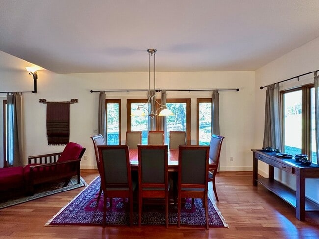 Building Photo - 10978 Squirrel Creek Rd