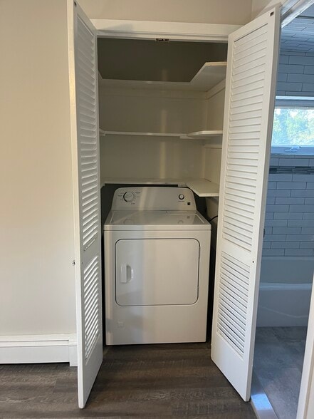 Building Photo - 386 Main St