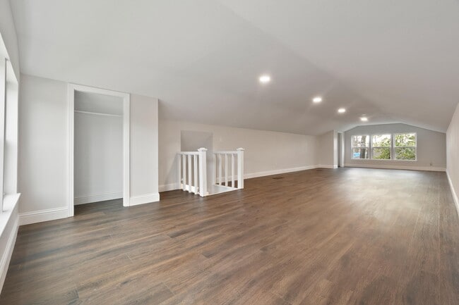 Building Photo - 4816 W Mockingbird Ln