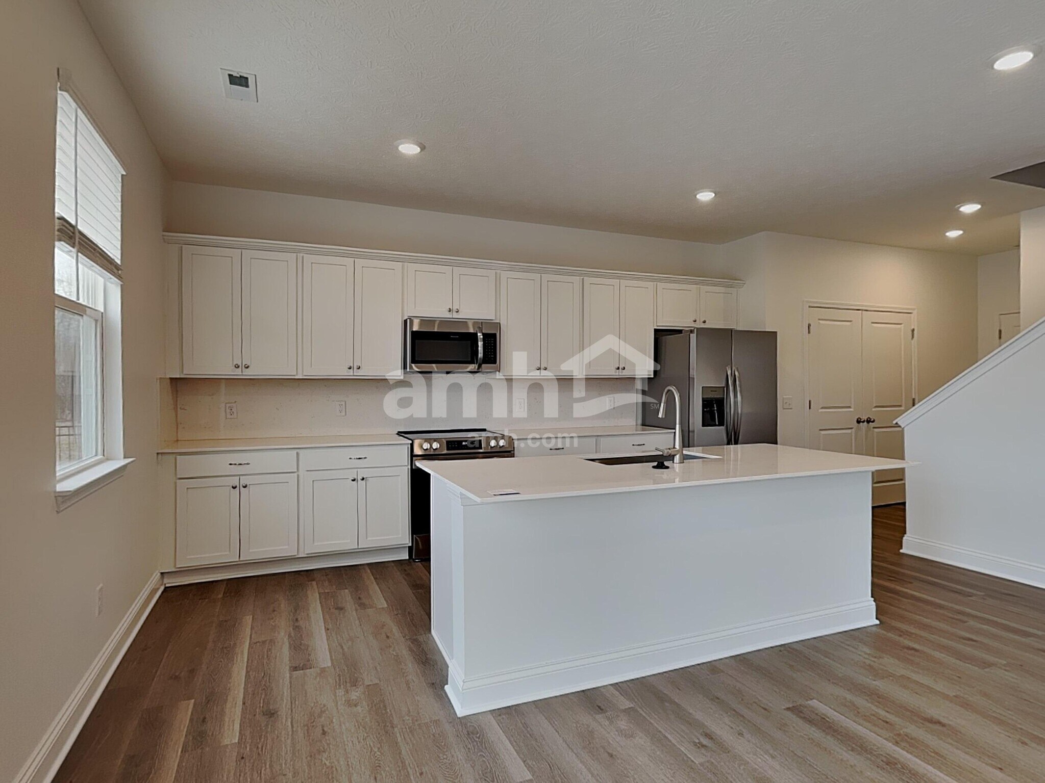 Building Photo - 9058 Henley Ave