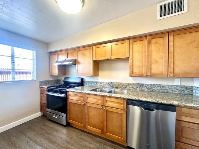Building Photo - Desert Club Apartments