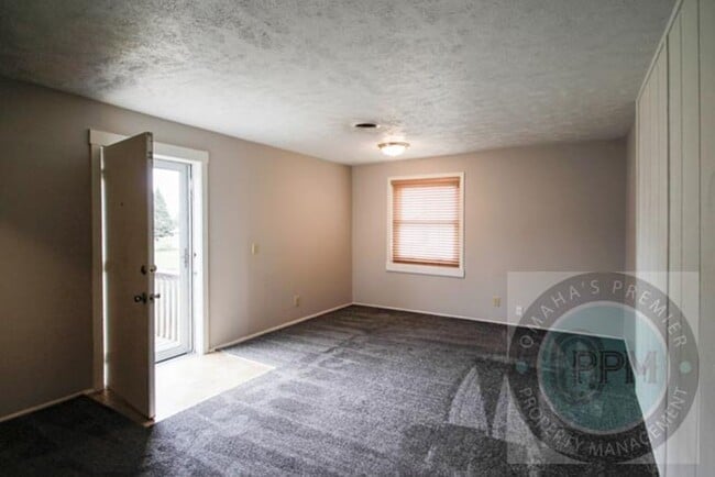Building Photo - 3 Bedroom / 1.5 Bath Townhome in Gretna!!