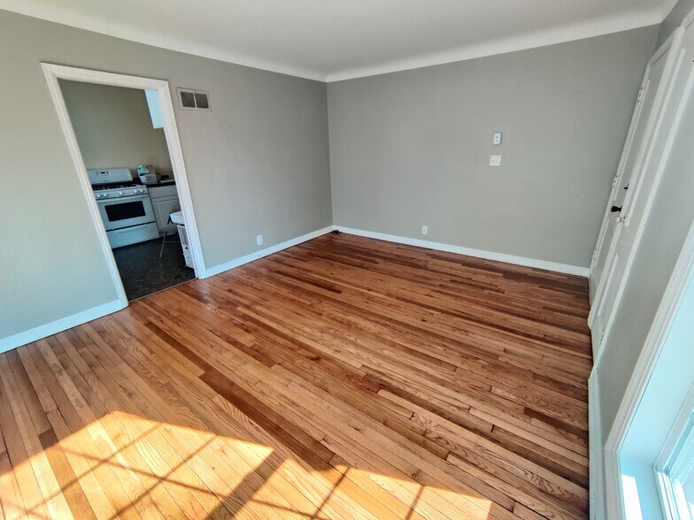 Living room off kitchen - 4733 France Ave S