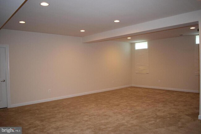 Building Photo - 42159 Tecumseh Hills Dr