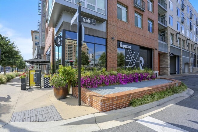 Building Photo - 11415 Commonwealth Dr