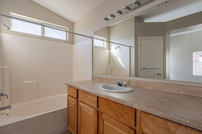 Building Photo - single level 3 bedroom home for rent