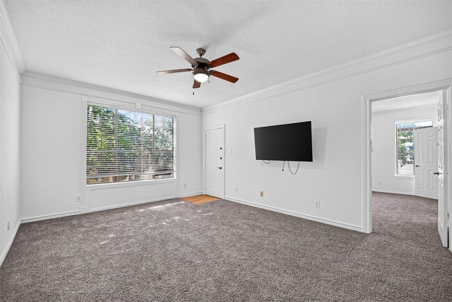Building Photo - 2700 Revere St