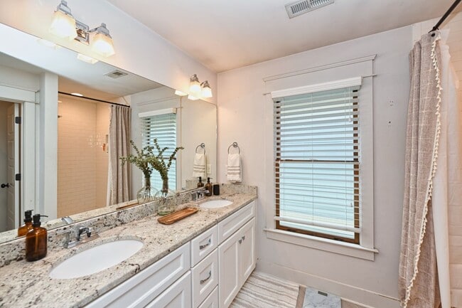 Building Photo - **NEWER HOME IN THE HEART OF EAST NASHVILL...