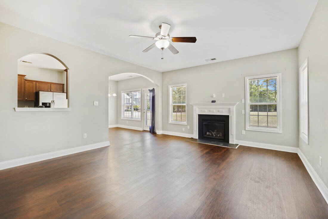 Building Photo - 121 Feathers Ln