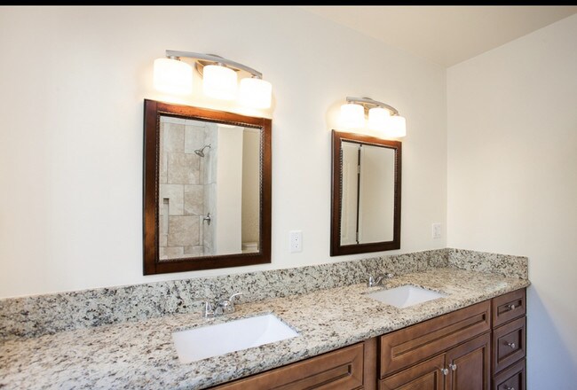 Master Bathroom - 1312 S Victoria Ave