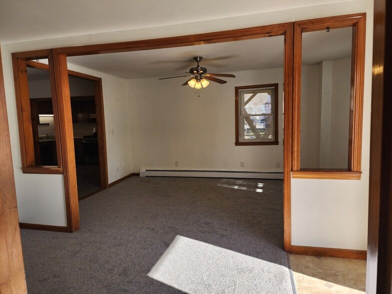 Building Photo - 31 Elm St
