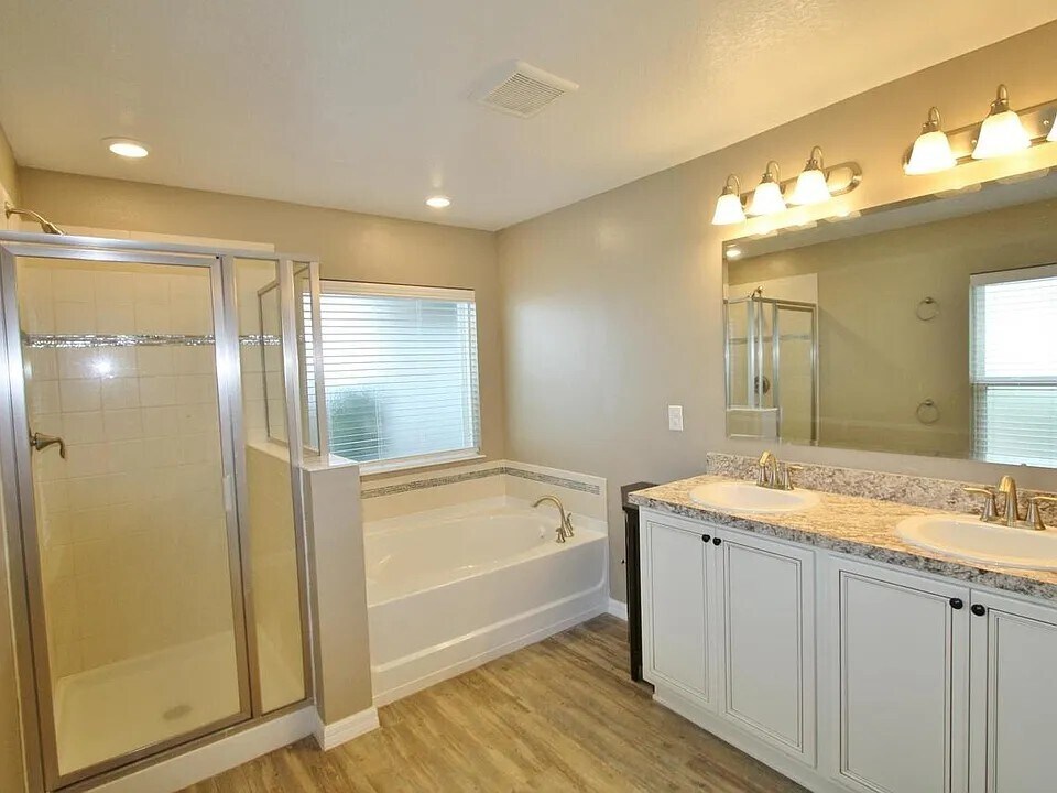 Building Photo - 5555 NW Pine Trail Cir