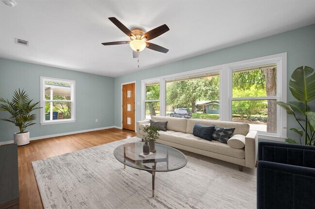 Building Photo - 4928 Strass Dr
