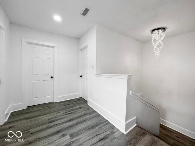 Building Photo - 4923 E University Ave