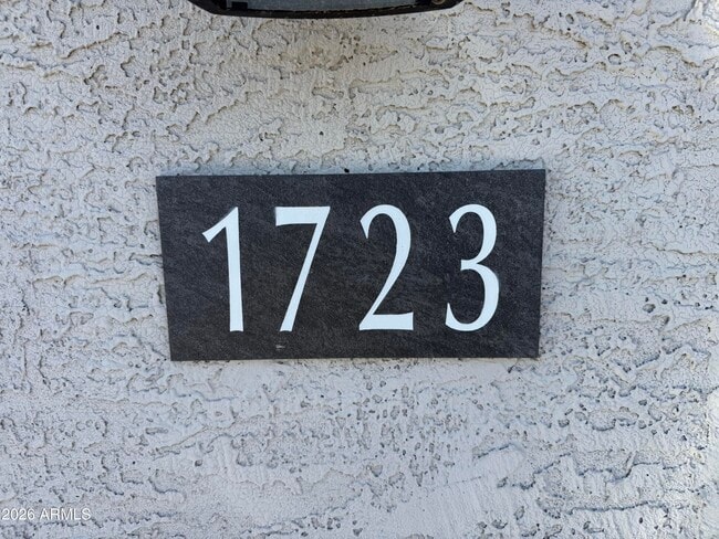 Building Photo - 1723 W Sombra Ave