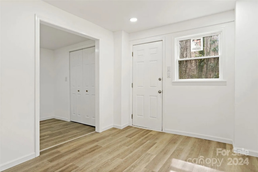 Secondary entrance - 228 Barrett Rd