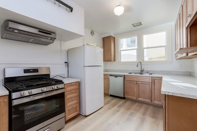 Building Photo - 3 Bed / 2 Bath charming home in upscale neighborhood near Glen Park. YouTube Tour!!