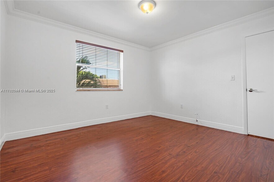 Building Photo - 2441 SW 31st Ave