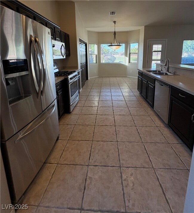 Building Photo - 5586 Golden Leaf Ave