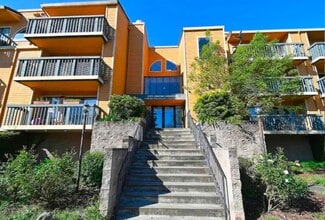 Building Photo - Sunny 2 Bed / 1 Bath Condo with Private Balcony (2nd Floor)
