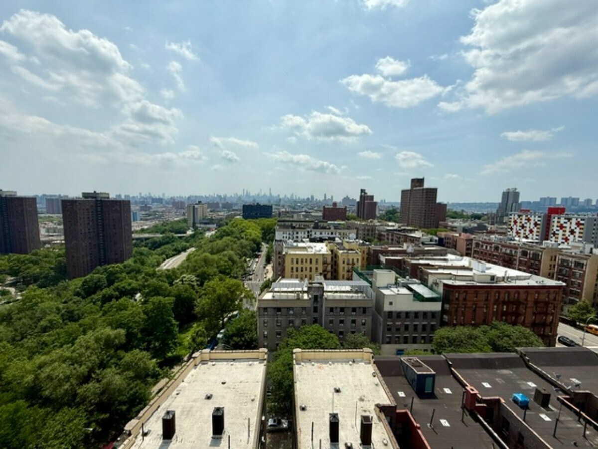 Building Photo - Edgecombe Avenue