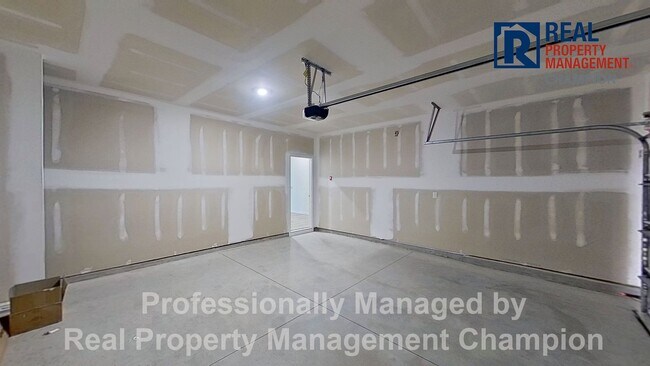 Building Photo - 1095 Hanson Dr
