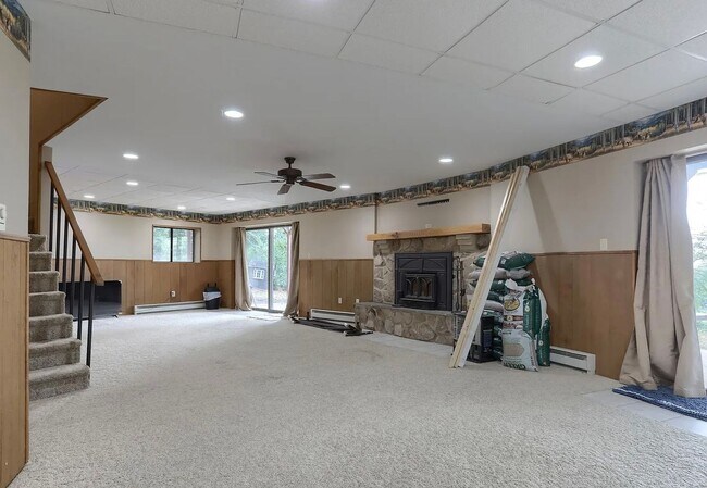 Building Photo - Secluded 3 Bedroom 4 Bath Home