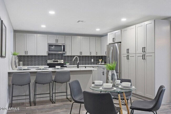 Building Photo - 8444 E Bonita Dr