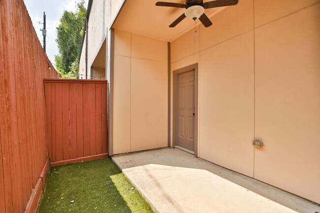 Building Photo - 11002 Upland Forest Dr
