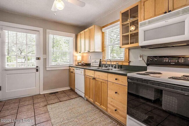 Building Photo - 1591 Belmar Dr