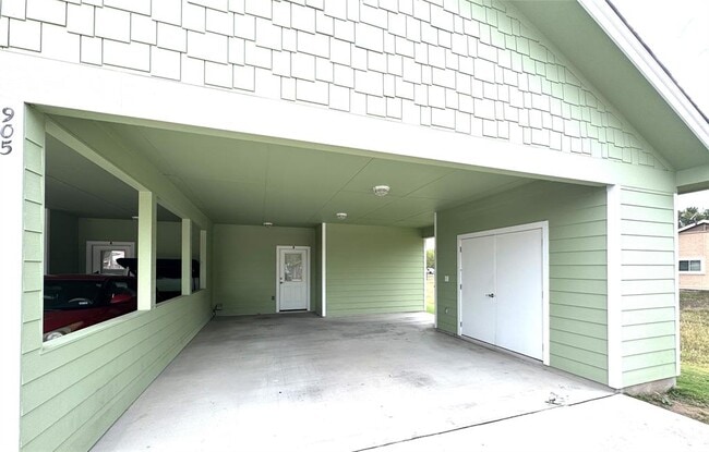 Building Photo - 905 Crockett St