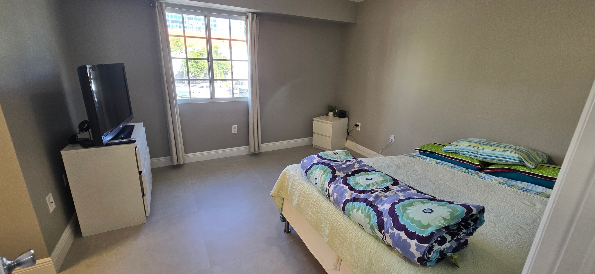 Master bedroom - 2945 NE 185th St