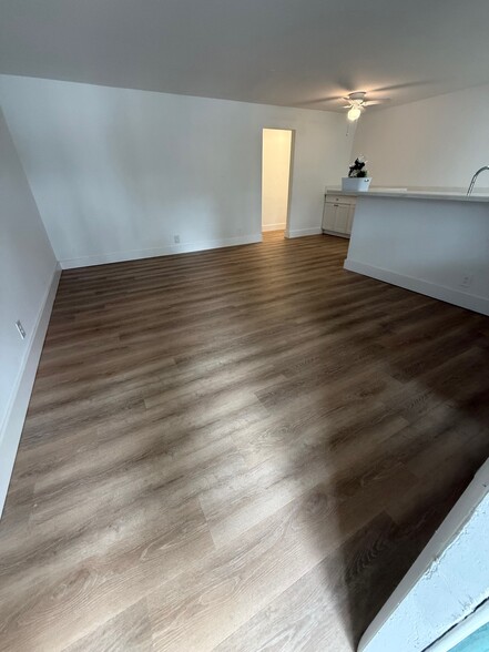 Building Photo - Palm Manors