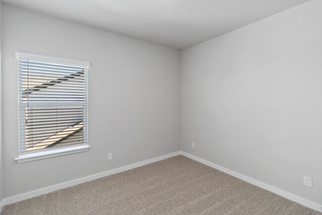 Building Photo - 131 Nespral Dr