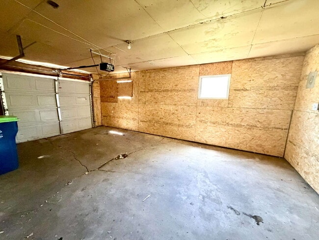 Building Photo - 523 S 28th St