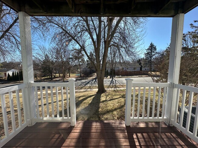 Building Photo - 921 Harbor House Dr