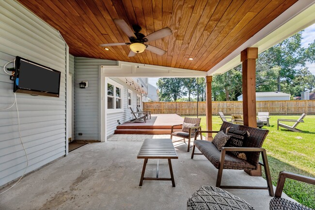 Building Photo - 745 Helmsdale Way
