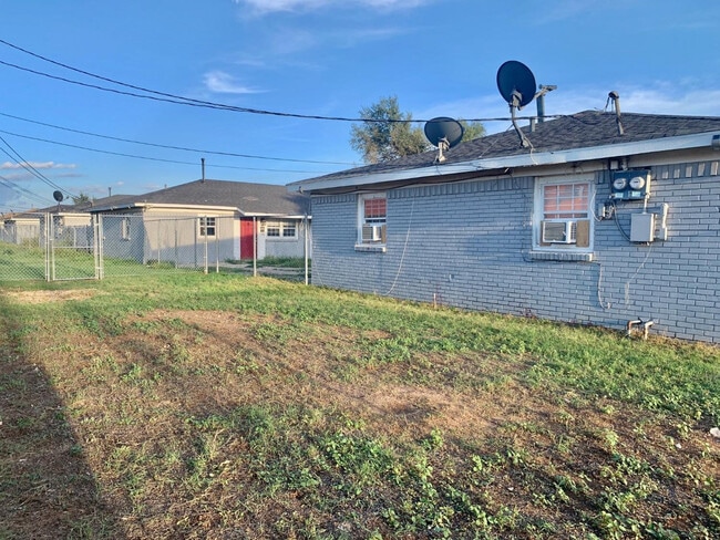 Primary Photo - 2705 E 2nd St