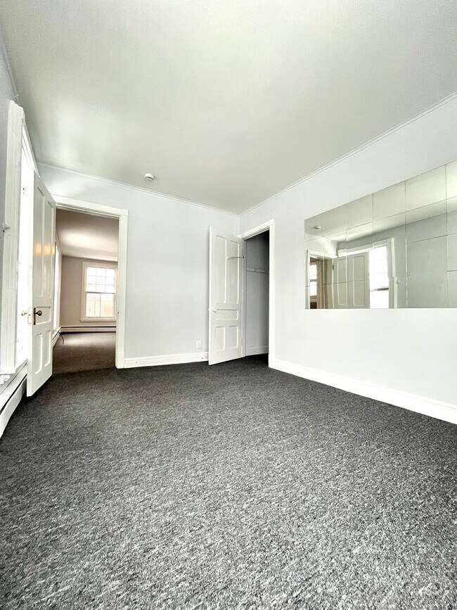 Building Photo - 104 Linwood Ave