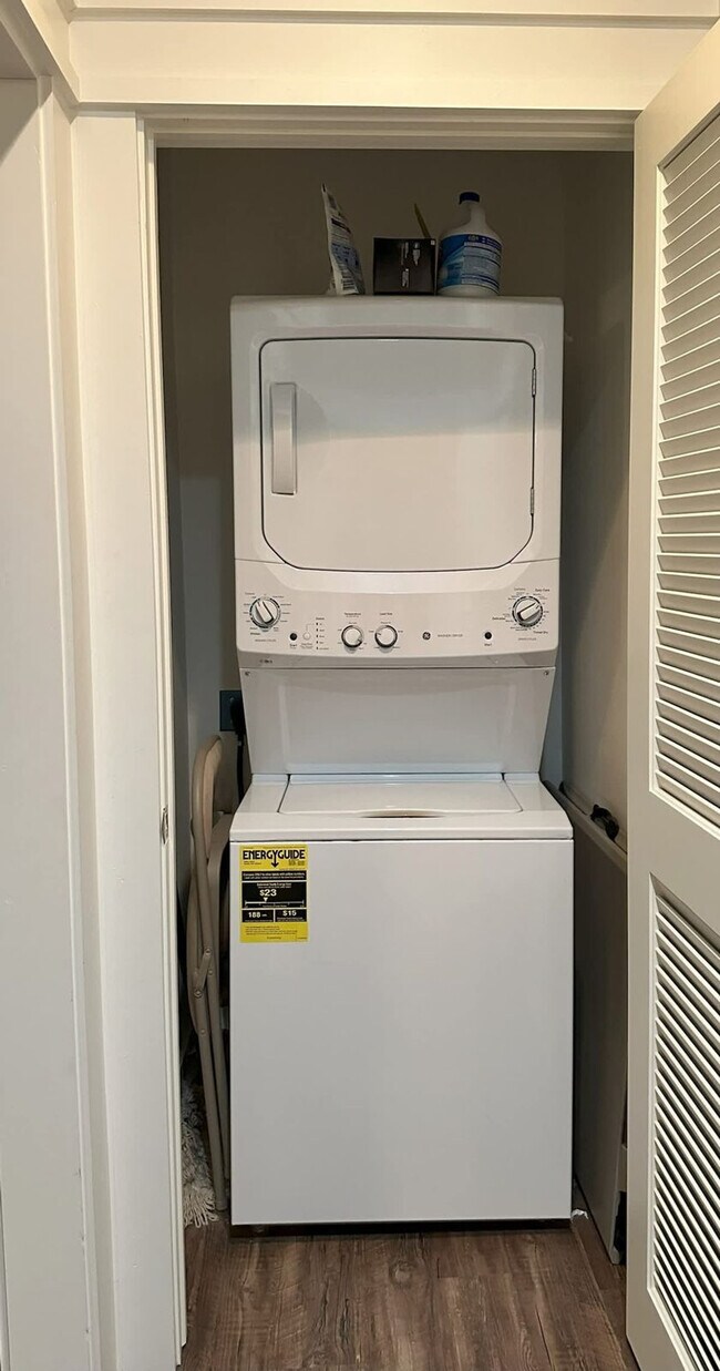 Building Photo - 1113 Pompano Ave