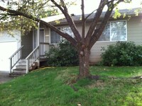 Building Photo - 2094-2094 Springcrest Ct S